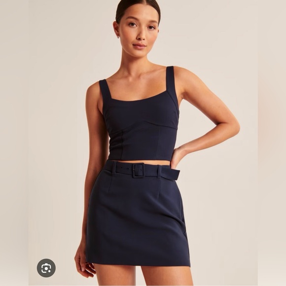 Abercrombie Elegant Navy Belted Skort large - Picture 4 of 6